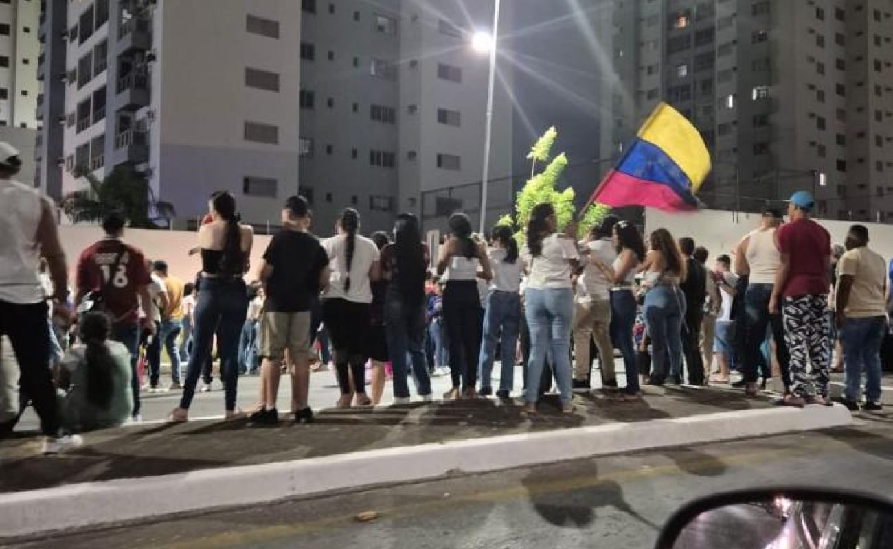 0c06d69fd270db49560abe158e01334b