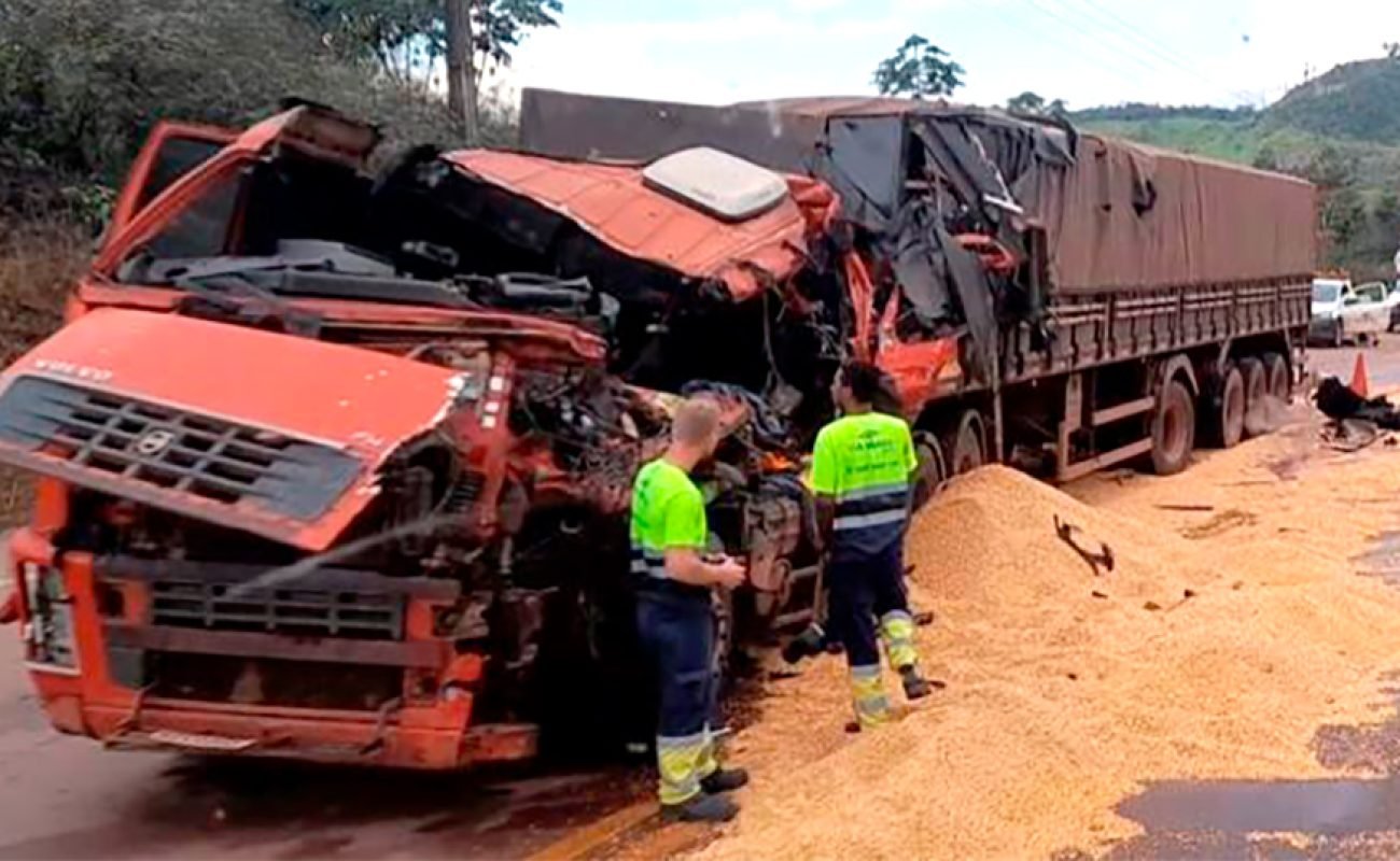 Acidente-carreta-carregada-graos-BR-163-junho-2033-