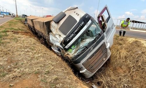 Acidente-carreta-queda-valeta-de-escoamento-Sinop-1-outubro-2024-So-NoticiasFabiano-Marques-696x416-1