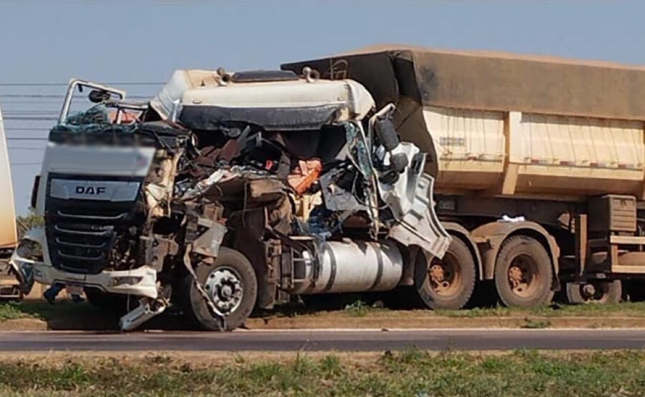 Acidente-carreta-rodovia-federl-BR-163-Sinop-setembro-2023-900x556-1
