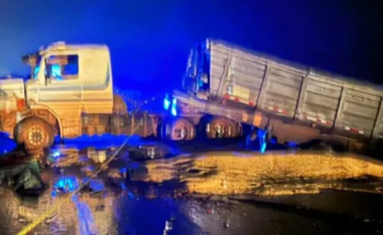 Acidente-moto-e-carreta-rodovia-Porto-dos-Gauchos-fevereiro-2026-Porto-Noticias-696x358-1