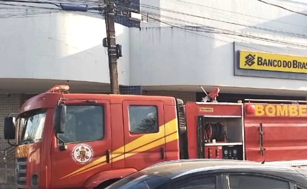 Banco-do-Brasil-de-Sinop-bombeiros-agosto-2023-SNGuilherme-Araujo-990x509-1