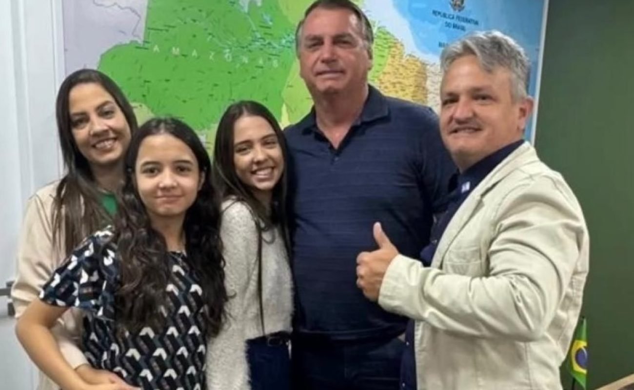 Bolsonaro-Ossuci-e-familia-ok-Portal-JVC