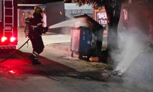 Bombeiros-combatem-incencio-em-contentor-de-lixo-Portal-JVC