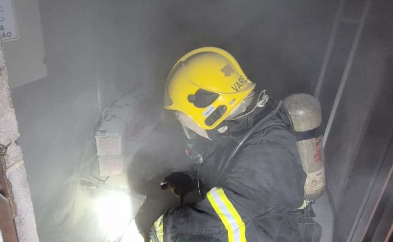 Bombeiros-combatem-incendio-em-Torre-em-Lucas-Portal-JVC