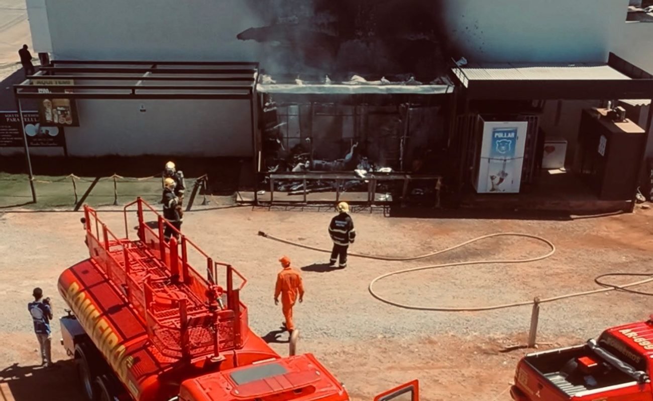 Bombeiros-combatem-incendio-na-Av-MT-capa-Portal-JVC