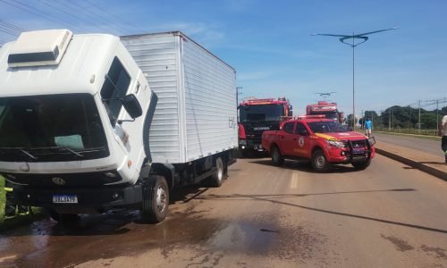 Caminhao-Bau-pega-fogo-II-Portal-JVC