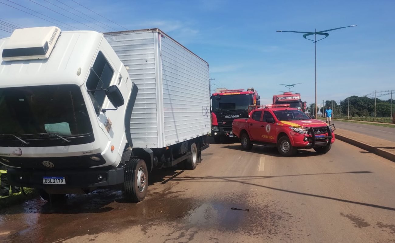 Caminhao-Bau-pega-fogo-II-Portal-JVC