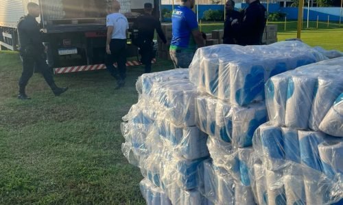 Caminhao-de-alimentos-de-faccao-e-interceptado-pela-PM-de-Lucas-I-Portal-JVC