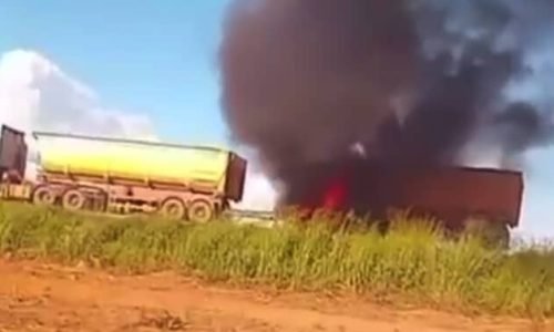 Carreta-destruida-incendio-BR-163-Sorriso-maio-2025-divulgacao-696x377-1