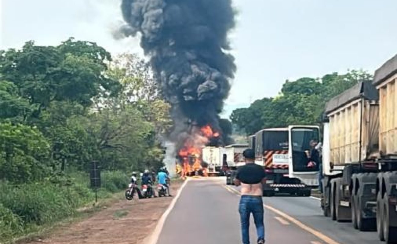 Colisao-e-incendio-entre-dois-veiculos-Br-163-Portal-JVC