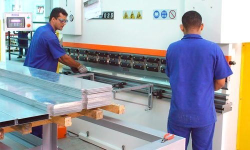 Construcao-civil-Industria-empresa-funcionarios-trabalhadores-MT-41-abril-2023