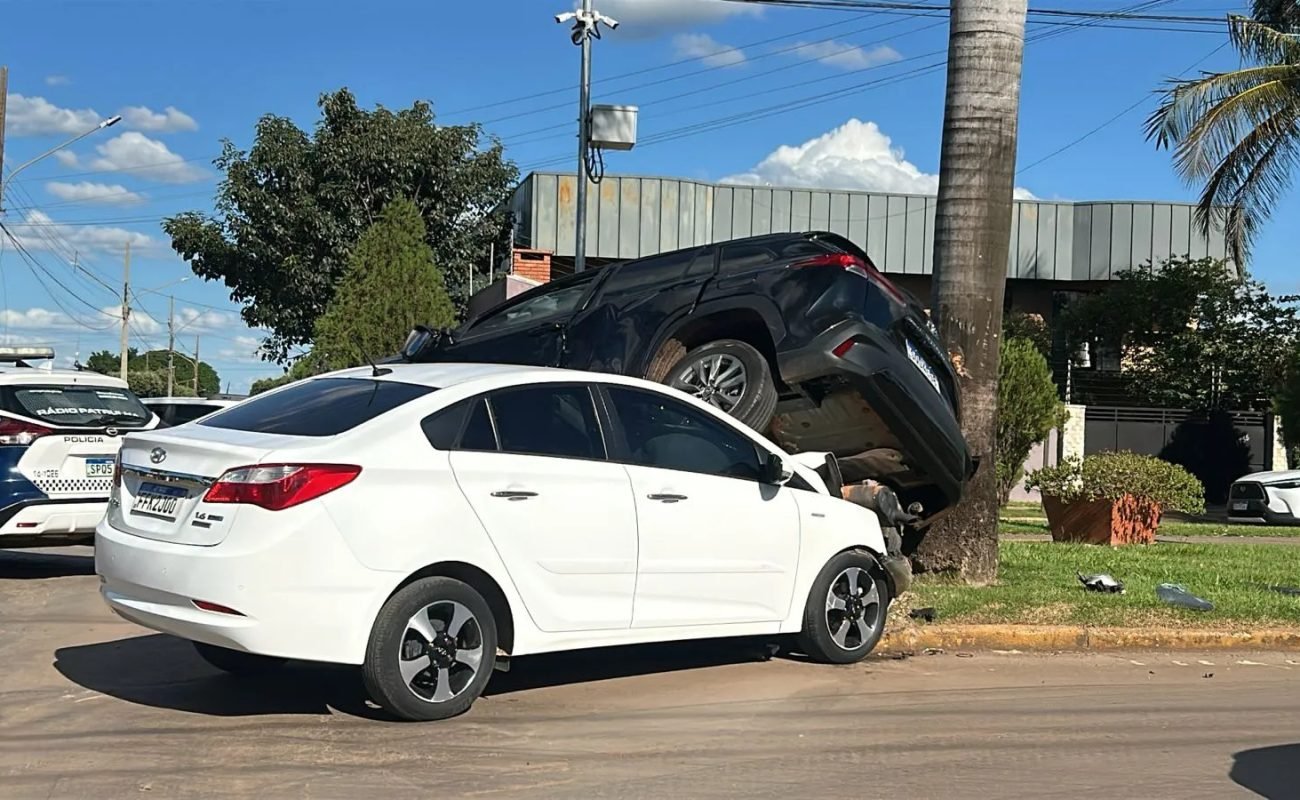 Corolla-e-HB-20-batem-em-Lucas-Portal-JVC