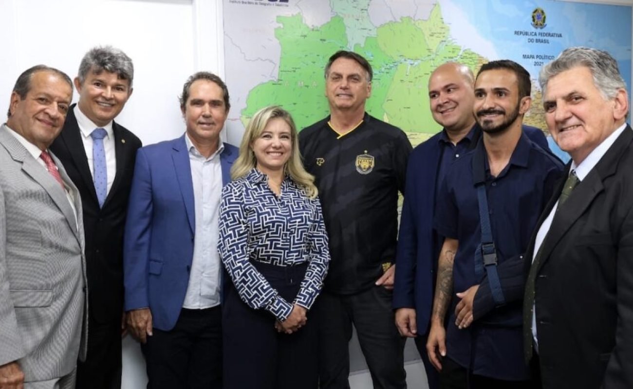 Flavia-Moretti-Jair-Bolsonaro-Bunini-e-Jose-Medeiros-novembro-2023-ass-990x556-1