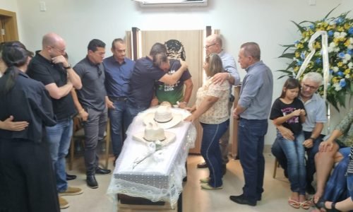 Governador-abraca-Cattani-no-velorio-da-filha-Portal-JVC
