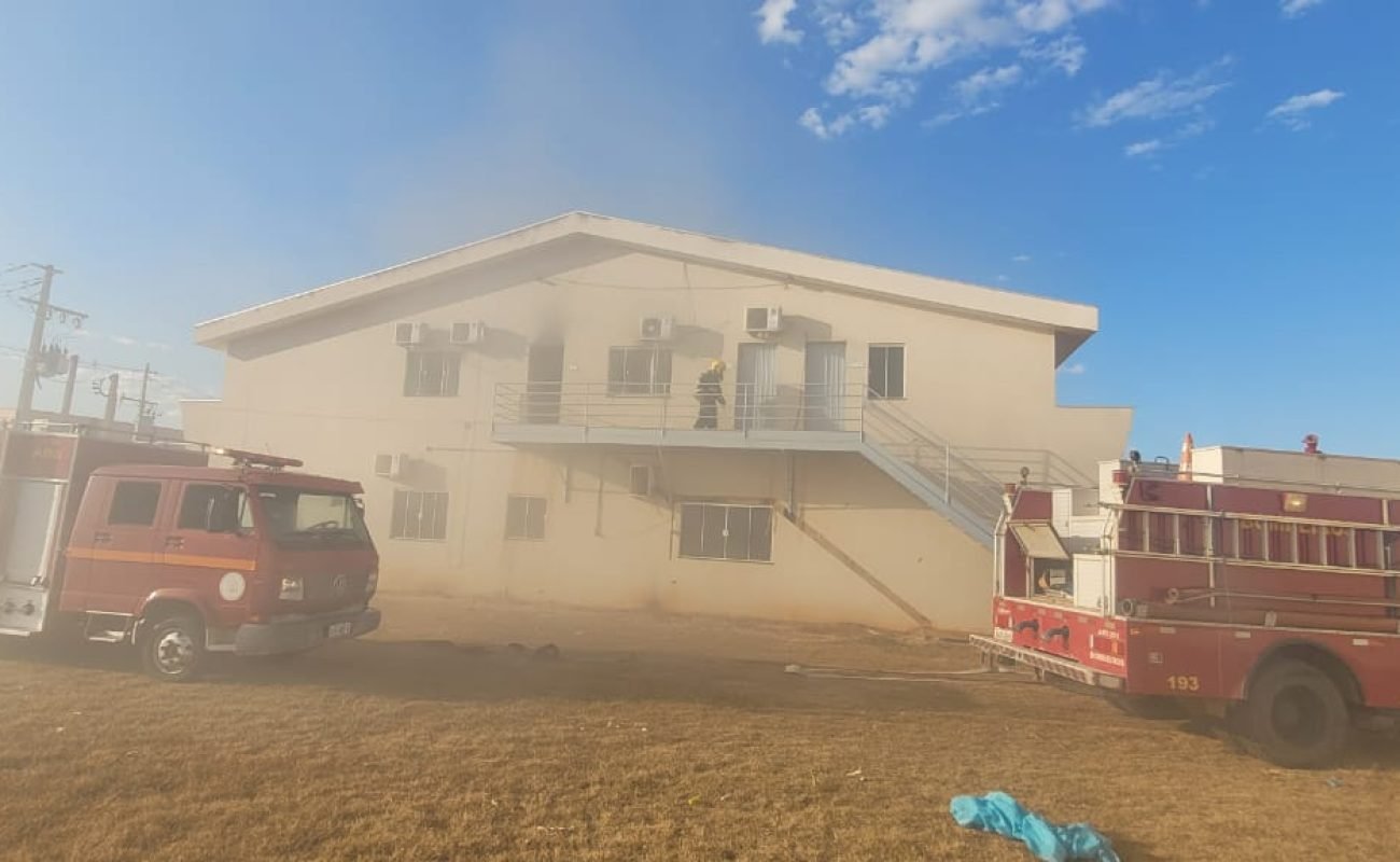 Incendio-Igreja-Sao-Jose-Operario-em-Lucas-Portal-JVC