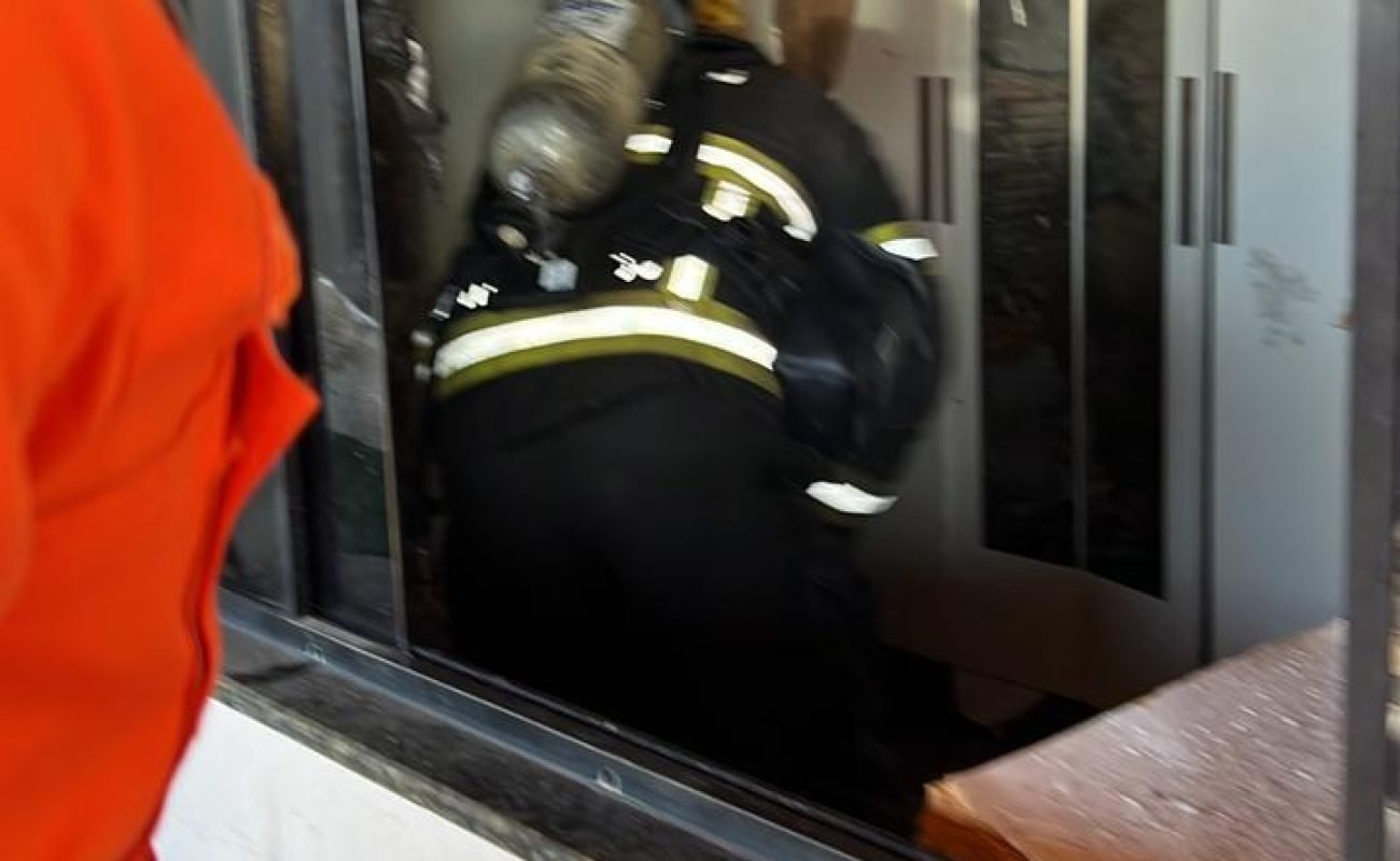 Incendio-em-residencia-no-Bairro-Dallalba-IV-Portal-JVC