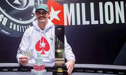 Leandro-Zavodini-com-trofeu-Portal-JVC