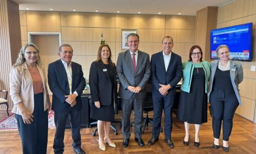 Prefeito-Miguel-Vaz-com-o-Ministro-Carlos-Favaro-Portal-JVC