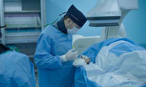 Procedimento-de-cateterismo-em-Lucas-Portal-JVC