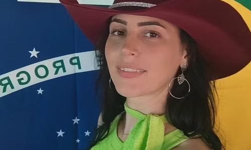 Raquel-Cattani-de-chapeu-Portal-JVC