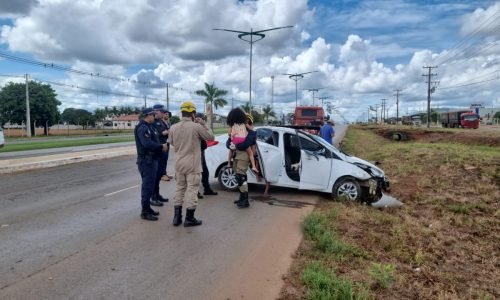 Veiculo-capota-na-MT-449-em-LRV-Portal-JVC