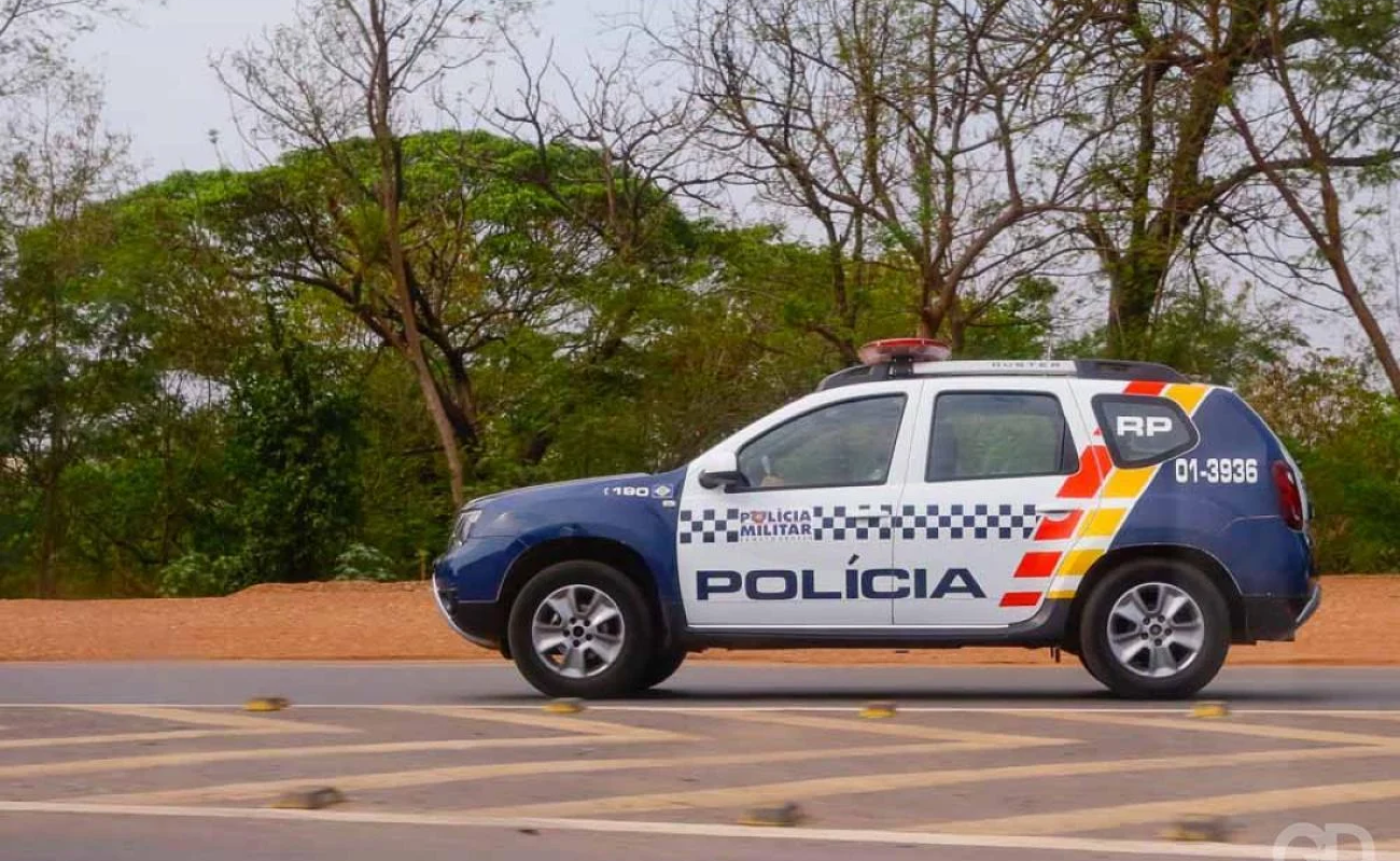 Viatura-PM-Cuiaba-de-dia-JVC