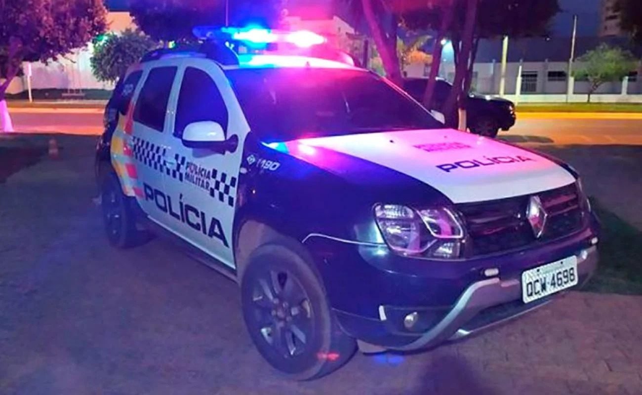 Viatura-PM-a-noite-Centro-em-Lucas-do-Rio-Verde-Portal-JVC-1