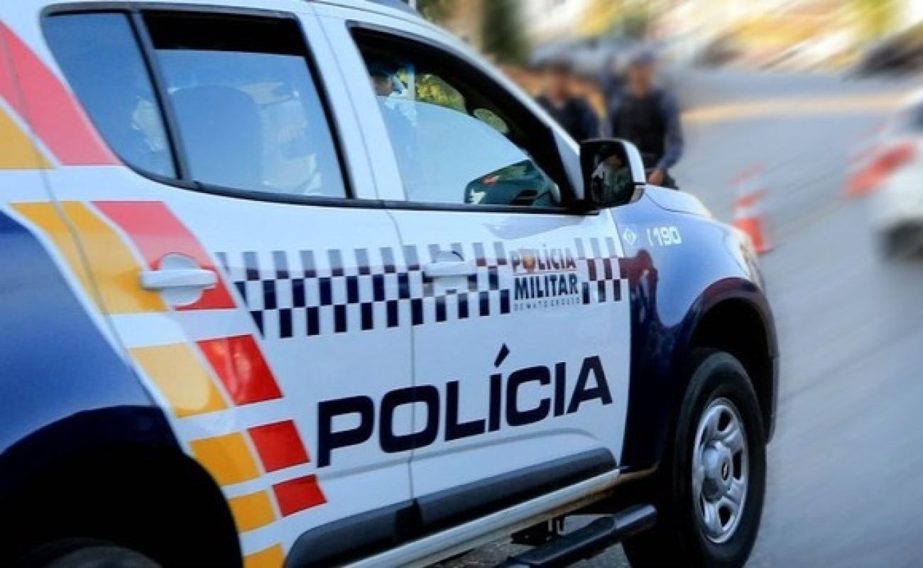 Viatura-PM-de-dia-na-rua-Portal-JVC