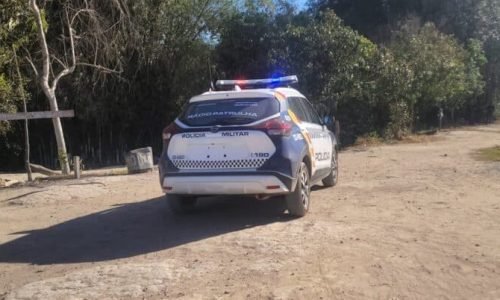 Viatura-PM-na-beira-da-mata-em-Sinop-Portal-JVC