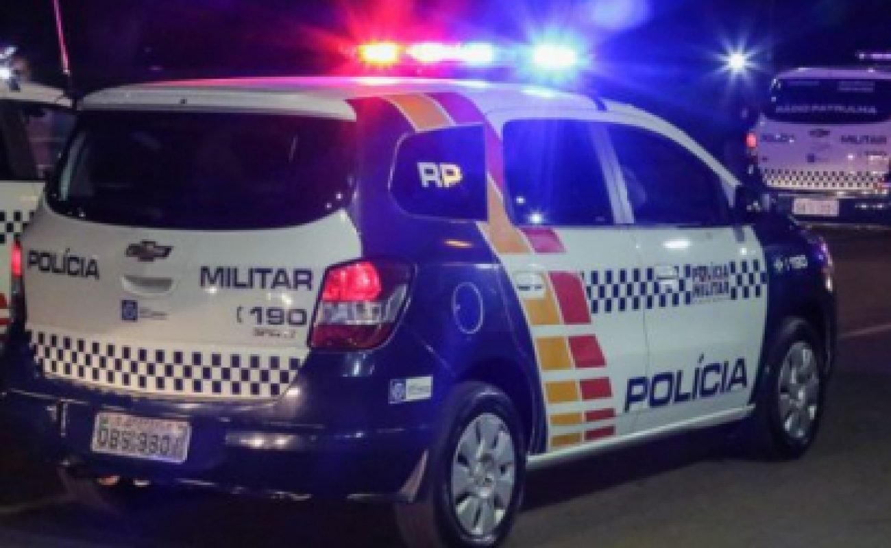 Viatura-Pm-em-Marcelandia-a-noite-JVC