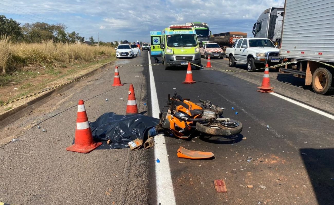 Motociclista Morre Após Bater Na Traseira De Carreta Em Mt Portal Jvc