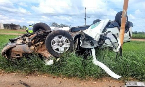 condutora-dorme-ao-volante-bate-em-carreta-e-capota-em-Sinop-Fabiano-Marques-696x414-1