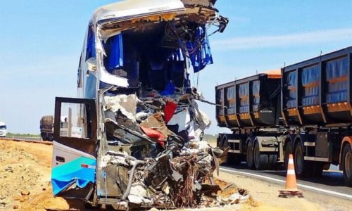 onibus-destruido-no-acidente-na-Br-163-em-Lucas-Portal-JVC